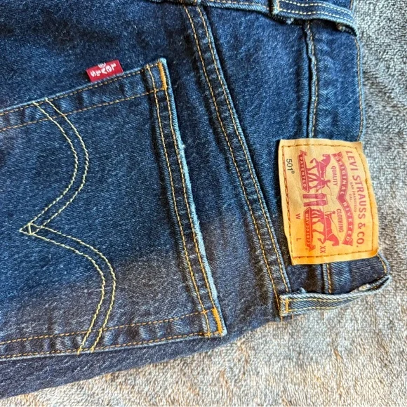 Levi’s 501 Dark Wash Blue Button-Fly Jeans - Picture 10 of 11
